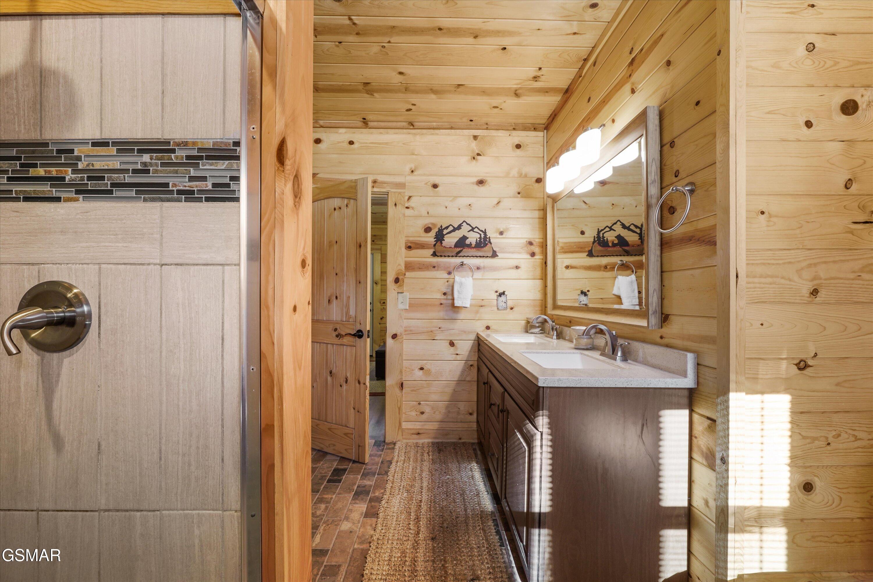 5236 Mathis Branch Road Cosby TN 37722