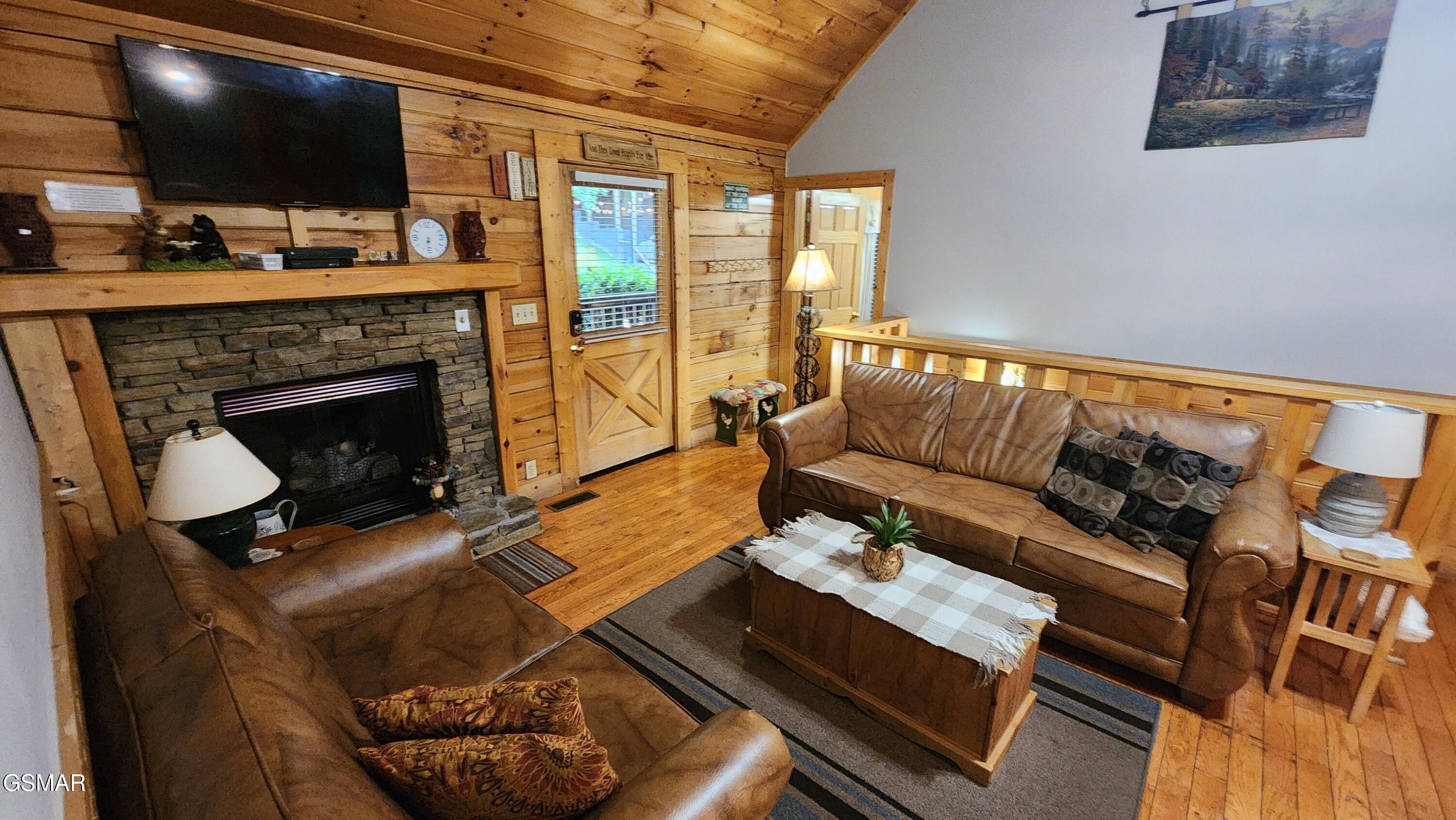 713 Golden Eagle Way Pigeon Forge TN 37863