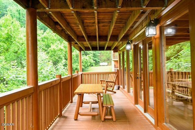 1044 Black Bear Cub Way Sevierville TN 37862