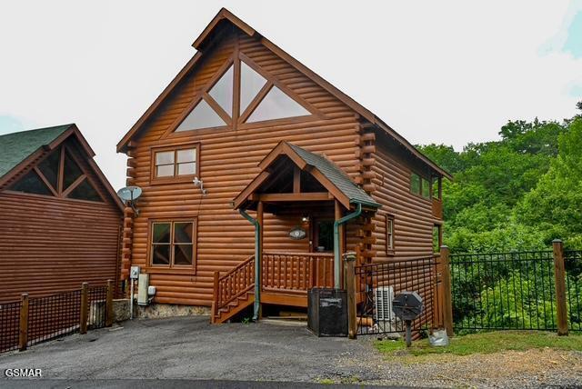 1044 Black Bear Cub Way Sevierville TN 37862