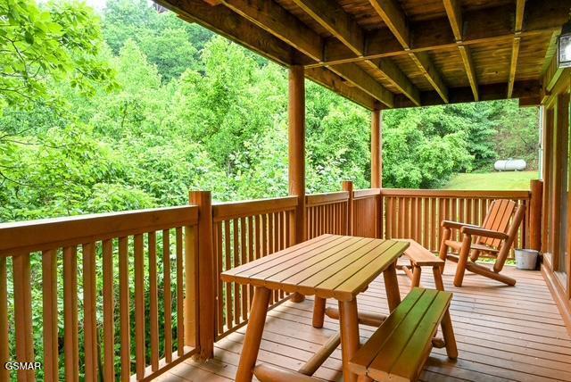 1044 Black Bear Cub Way Sevierville TN 37862