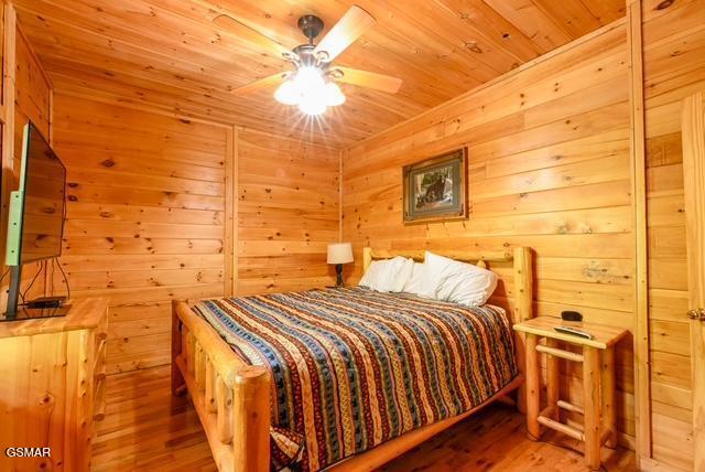 1044 Black Bear Cub Way Sevierville TN 37862