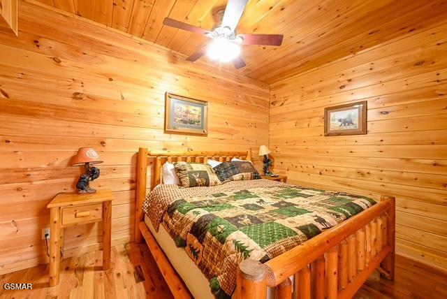 1044 Black Bear Cub Way Sevierville TN 37862