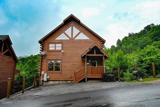 1044 Black Bear Cub Way Sevierville TN 37862
