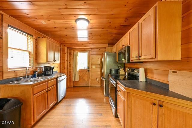 1044 Black Bear Cub Way Sevierville TN 37862
