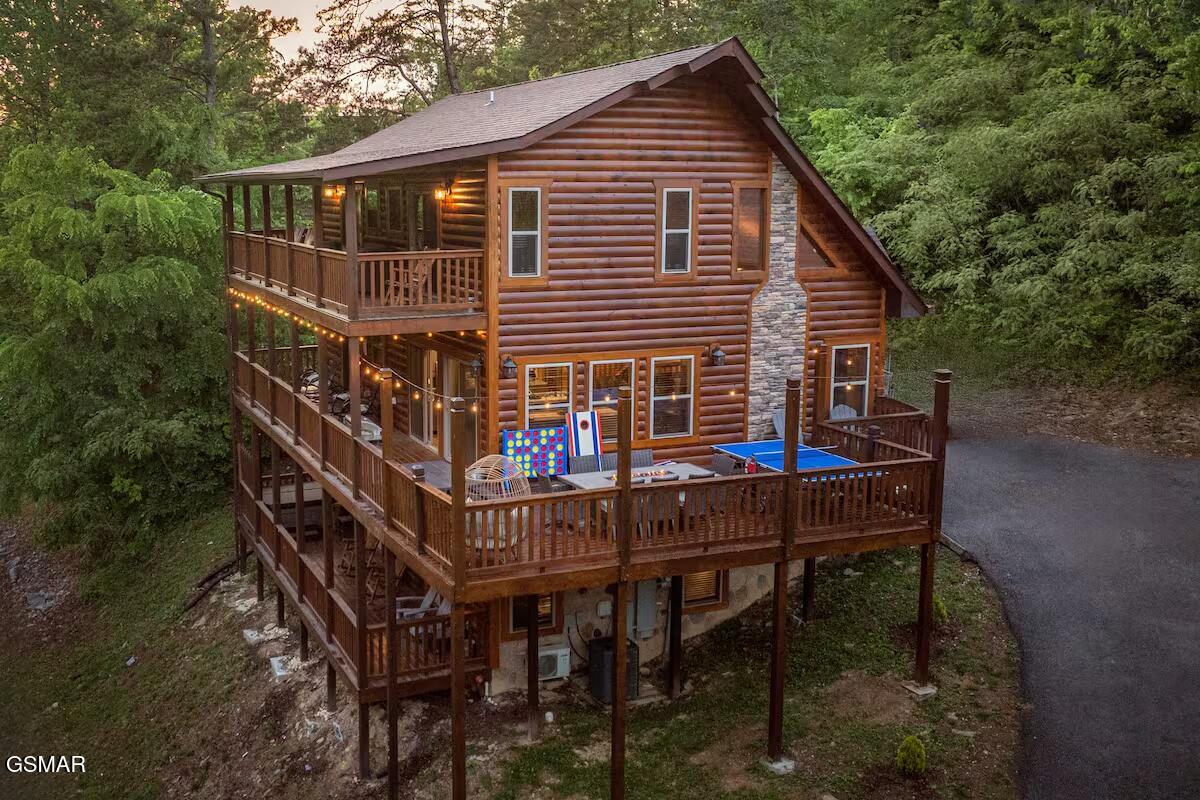 2359 Alpine Village Way Pigeon Forge TN 37863