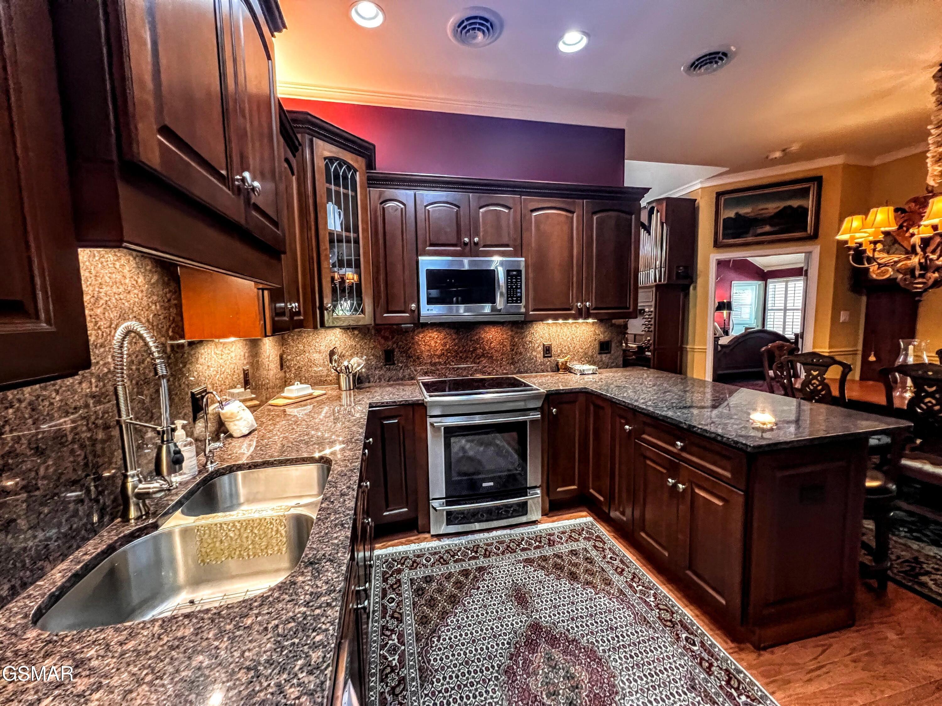 1042 Fine Glen Drive Sevierville TN 37862