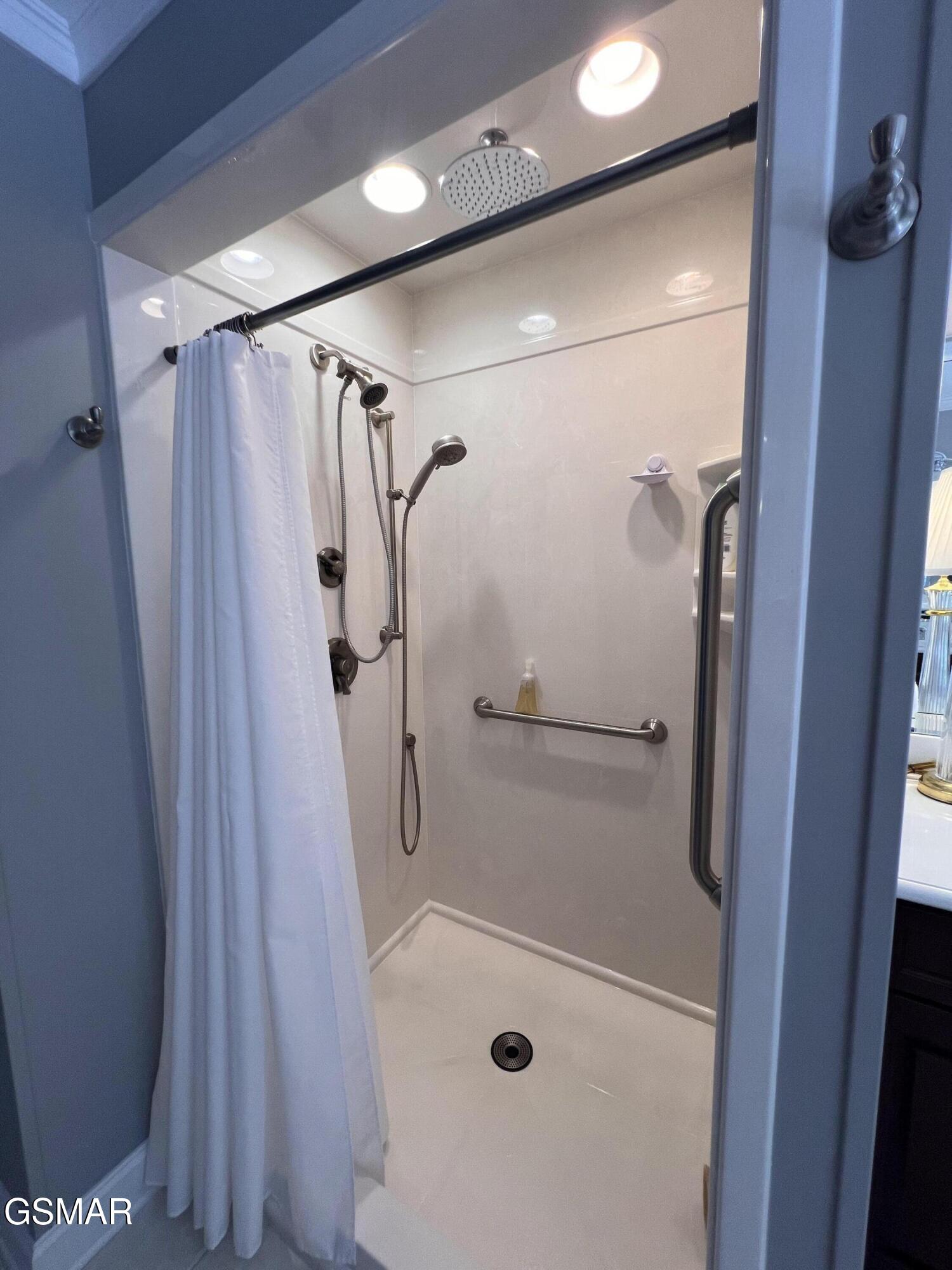 1042 Fine Glen Drive Sevierville TN 37862