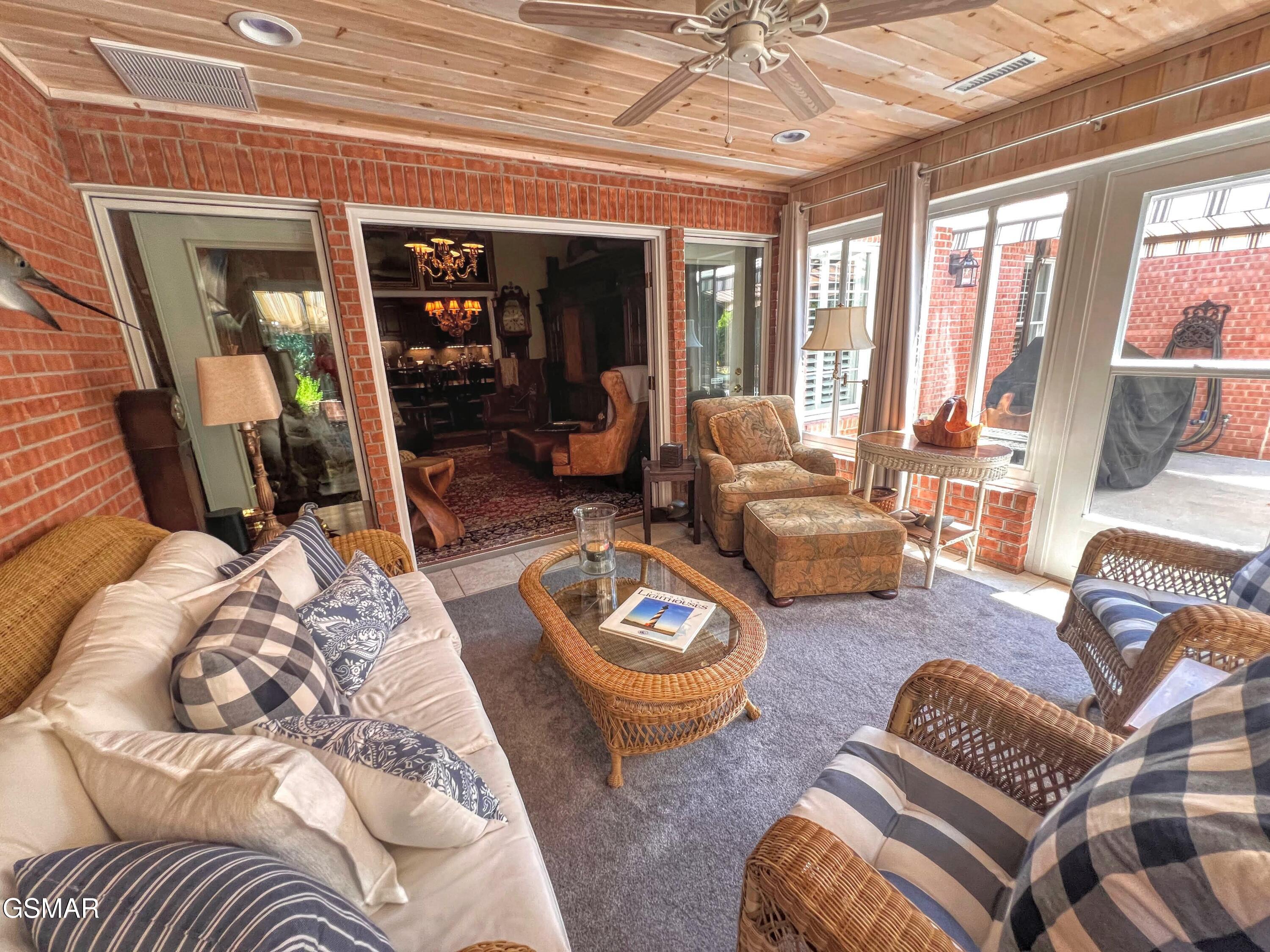 1042 Fine Glen Drive Sevierville TN 37862