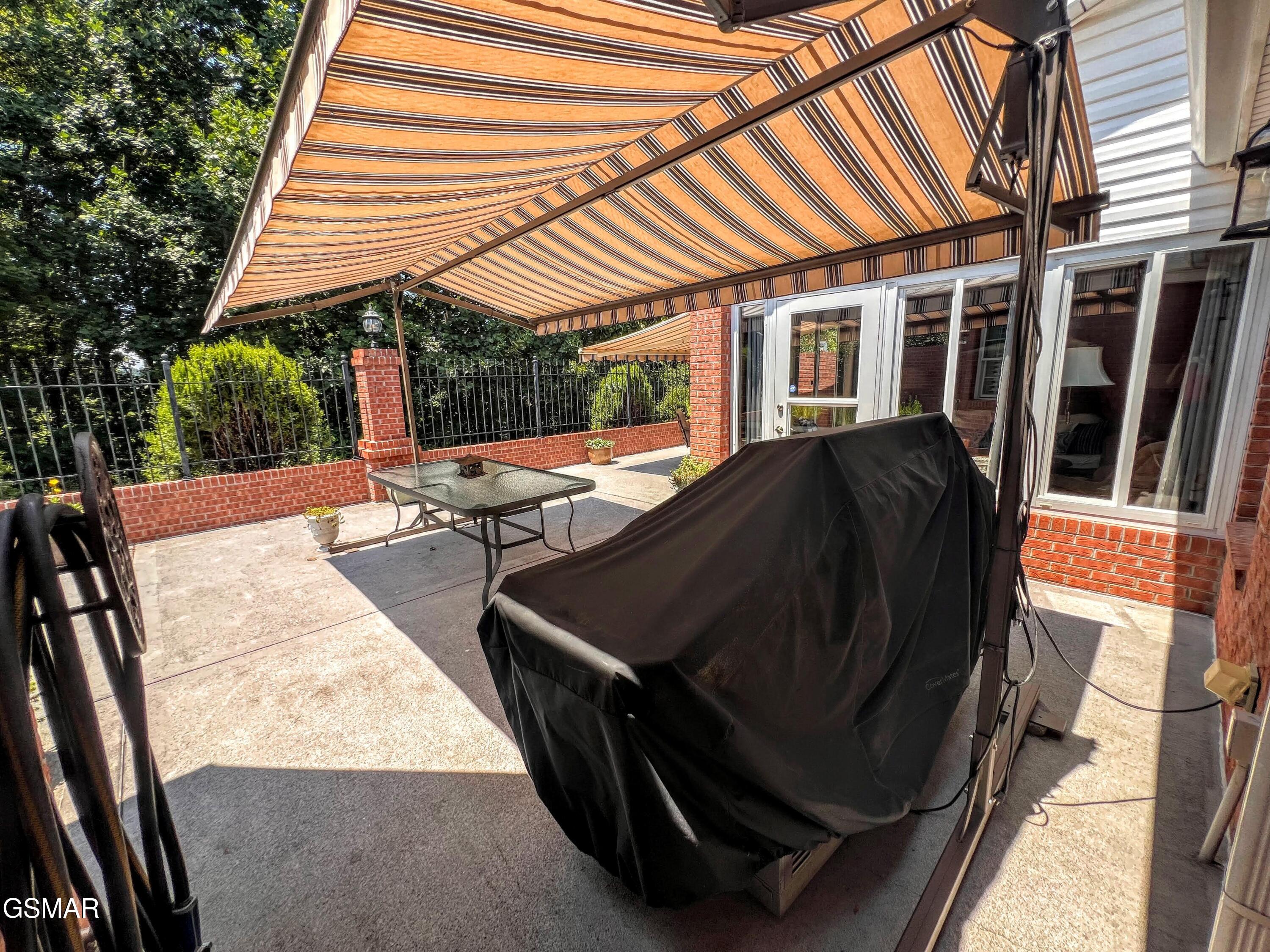 1042 Fine Glen Drive Sevierville TN 37862