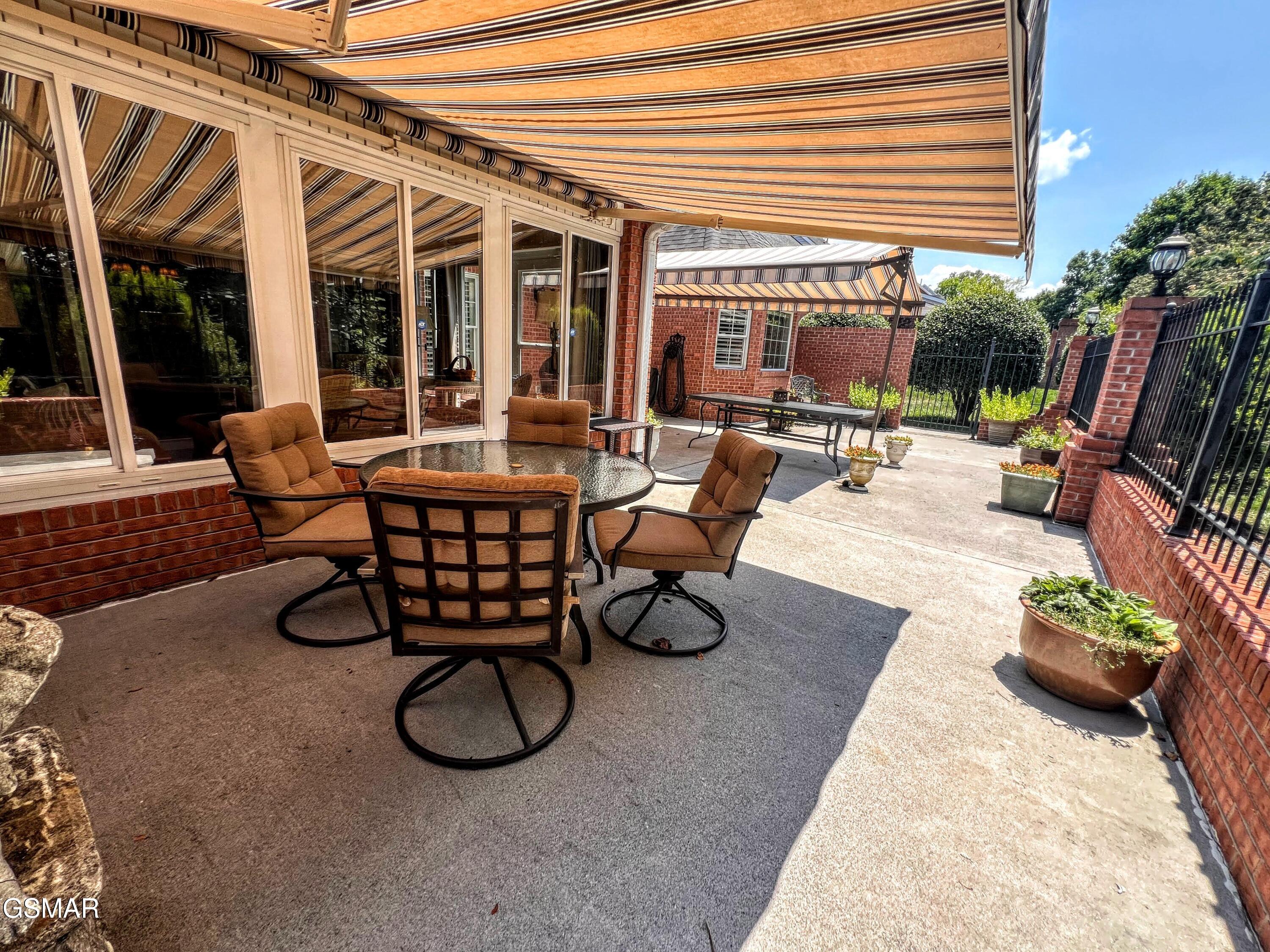 1042 Fine Glen Drive Sevierville TN 37862