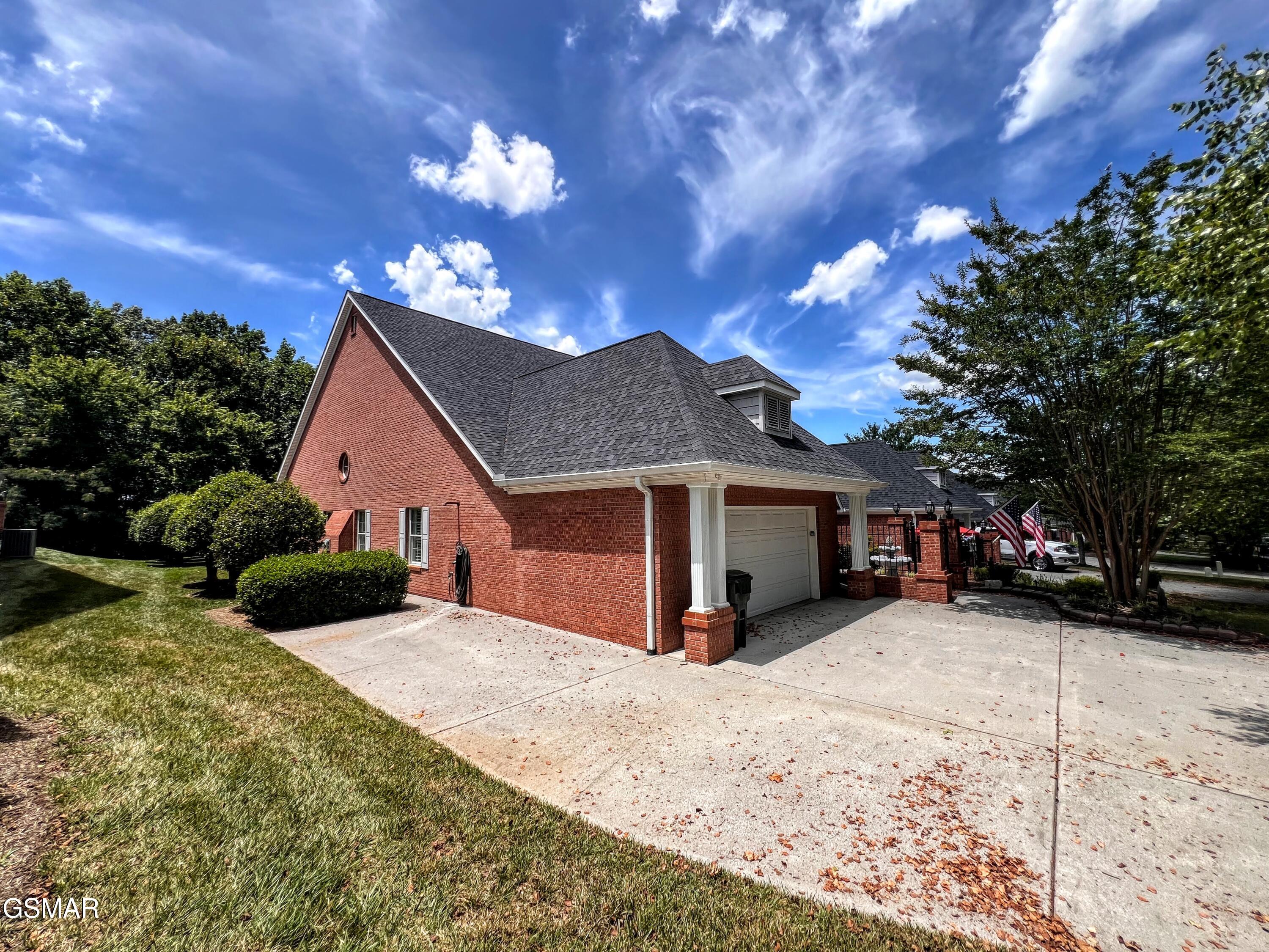 1042 Fine Glen Drive Sevierville TN 37862