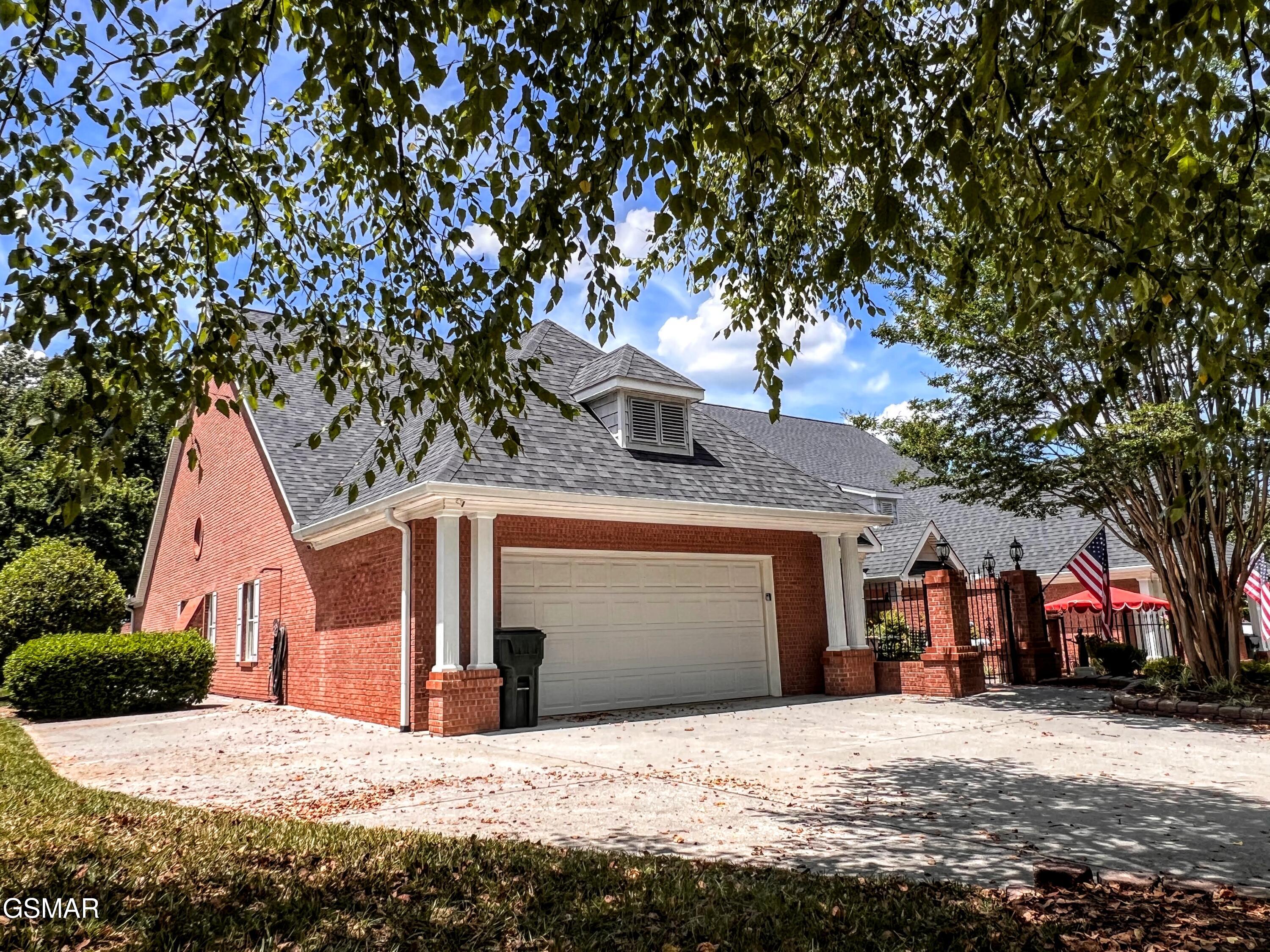 1042 Fine Glen Drive Sevierville TN 37862