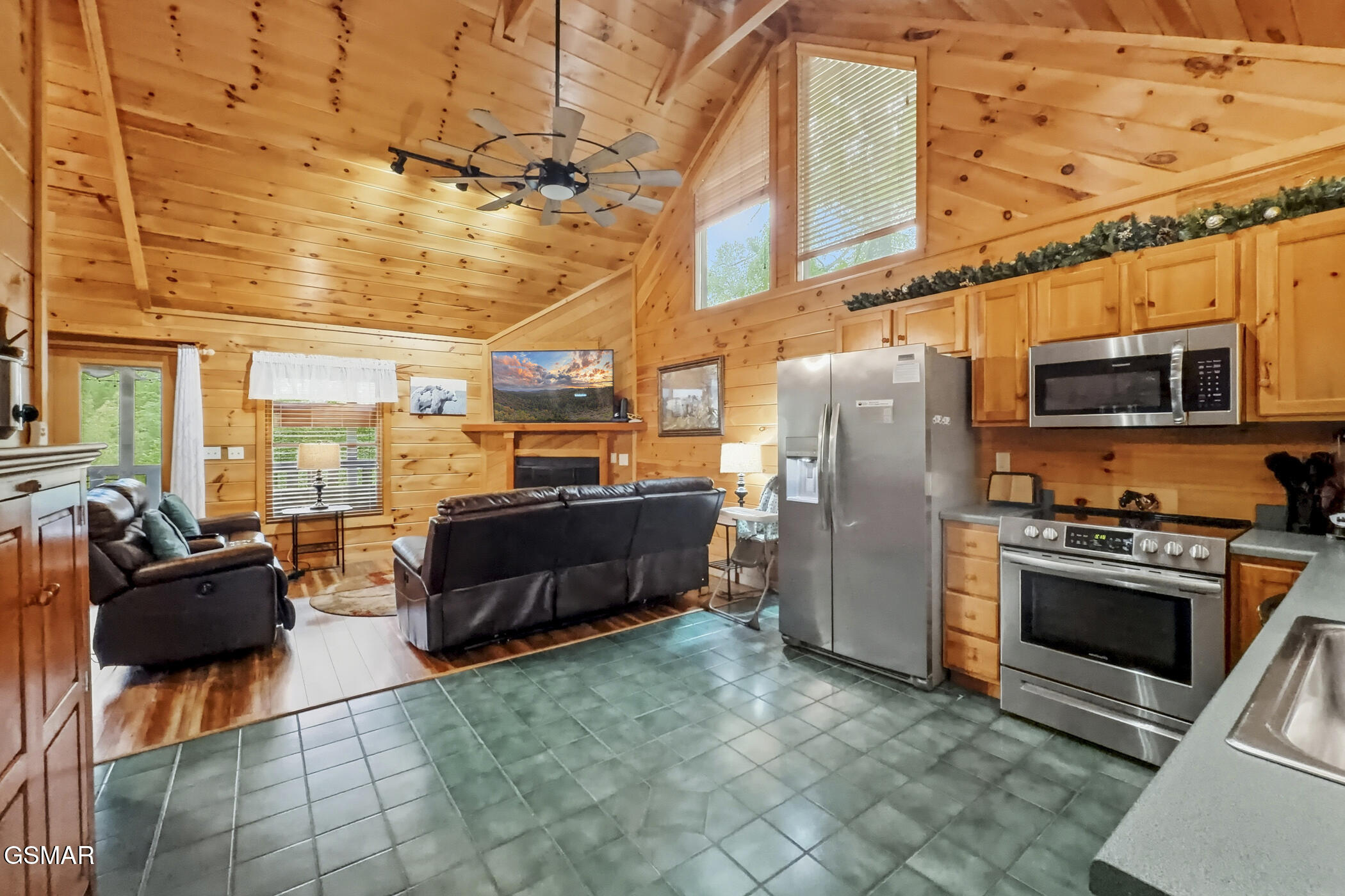 2015 Ridgecrest Loop Way Sevierville TN 37876