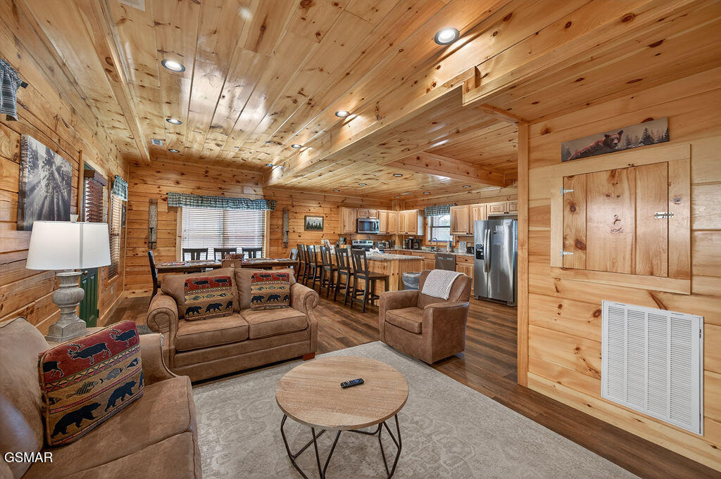 826 String Run Way Pigeon Forge TN 37863