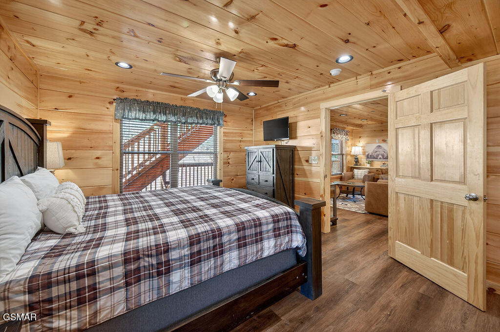 826 String Run Way Pigeon Forge TN 37863