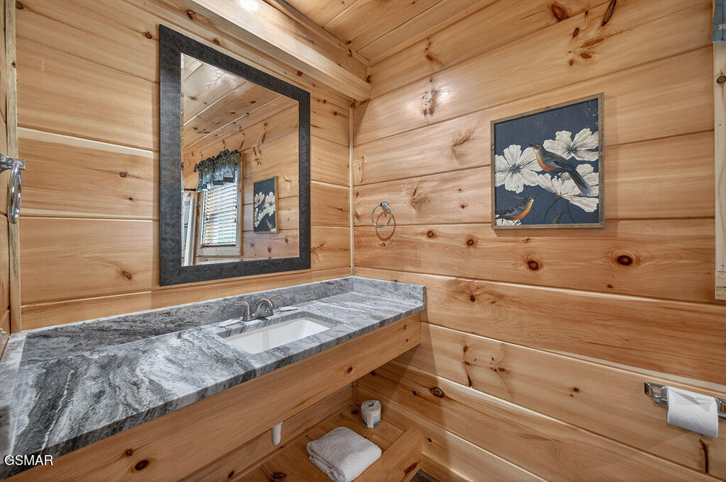 826 String Run Way Pigeon Forge TN 37863