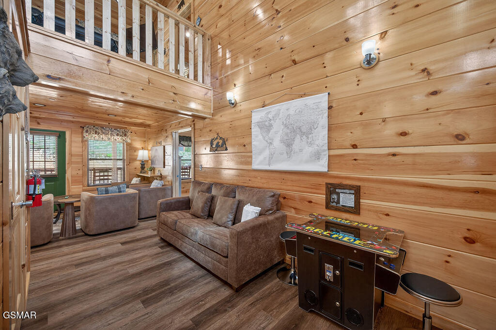 826 String Run Way Pigeon Forge TN 37863