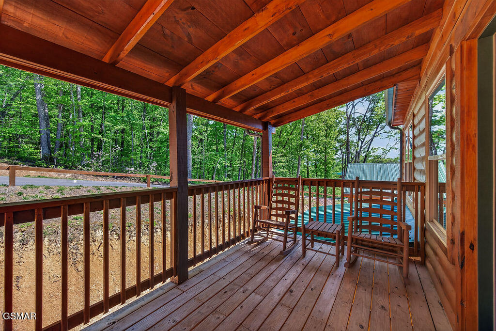 826 String Run Way Pigeon Forge TN 37863