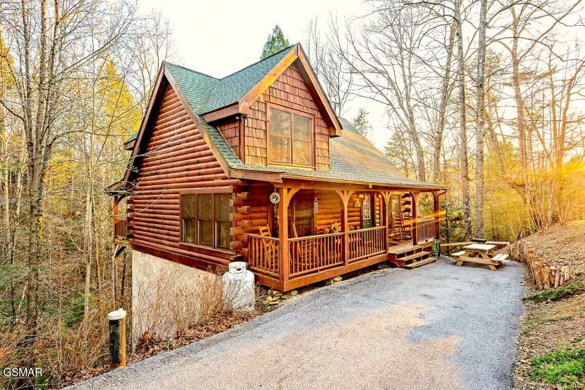 1637 Majestic Oak Way Sevierville TN 37876