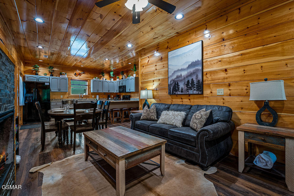 2918 Fiddlers Creek Way Pigeon Forge TN 37863