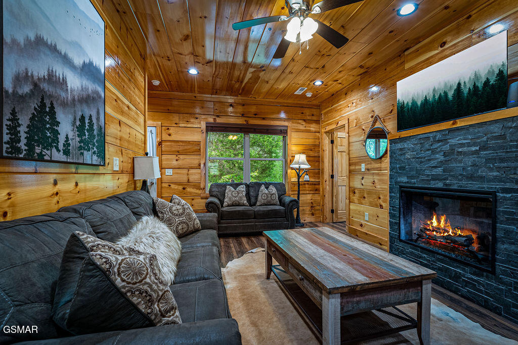 2918 Fiddlers Creek Way Pigeon Forge TN 37863
