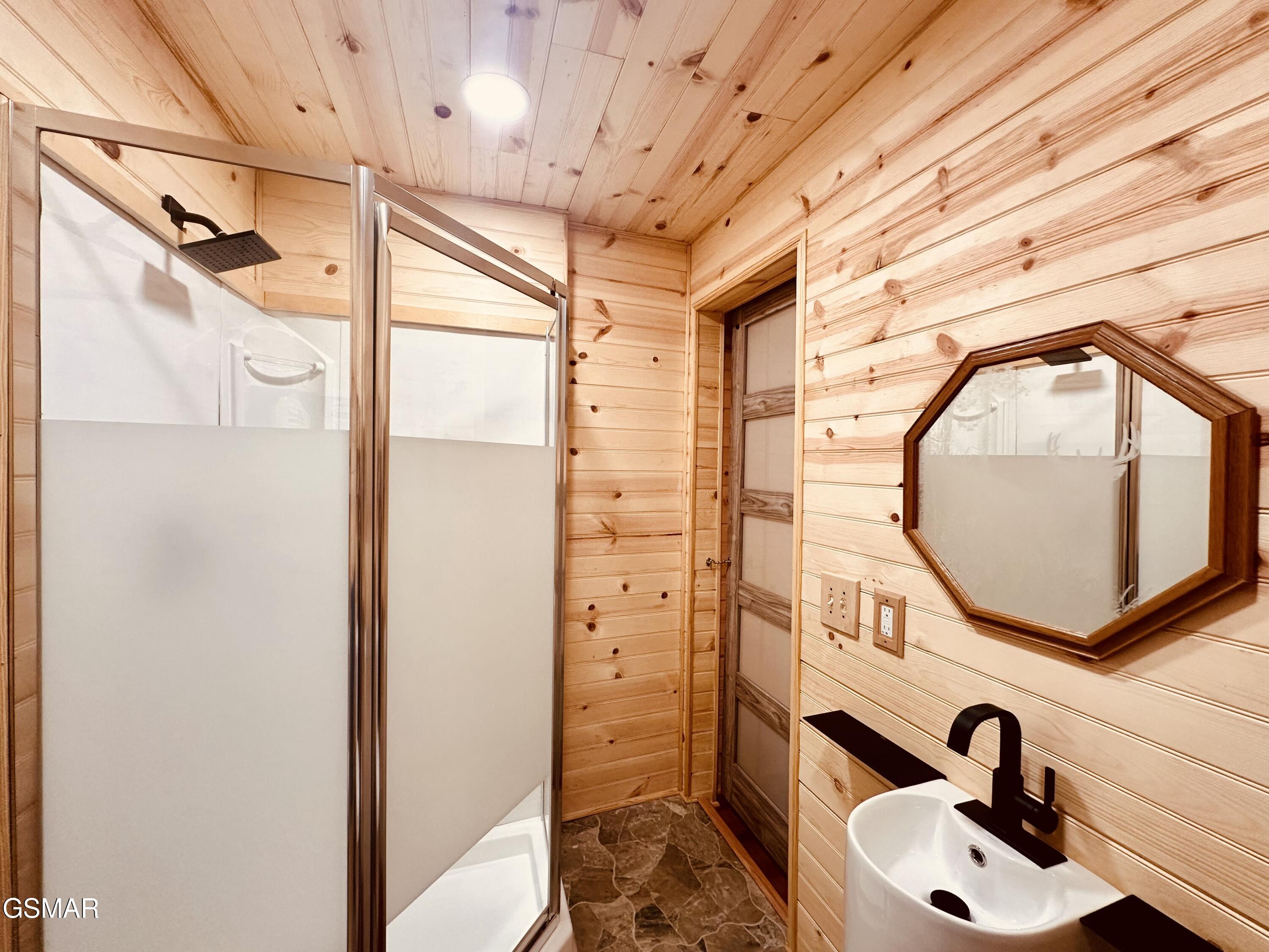 2255 Spence Mountain Loop Sevierville TN 37876