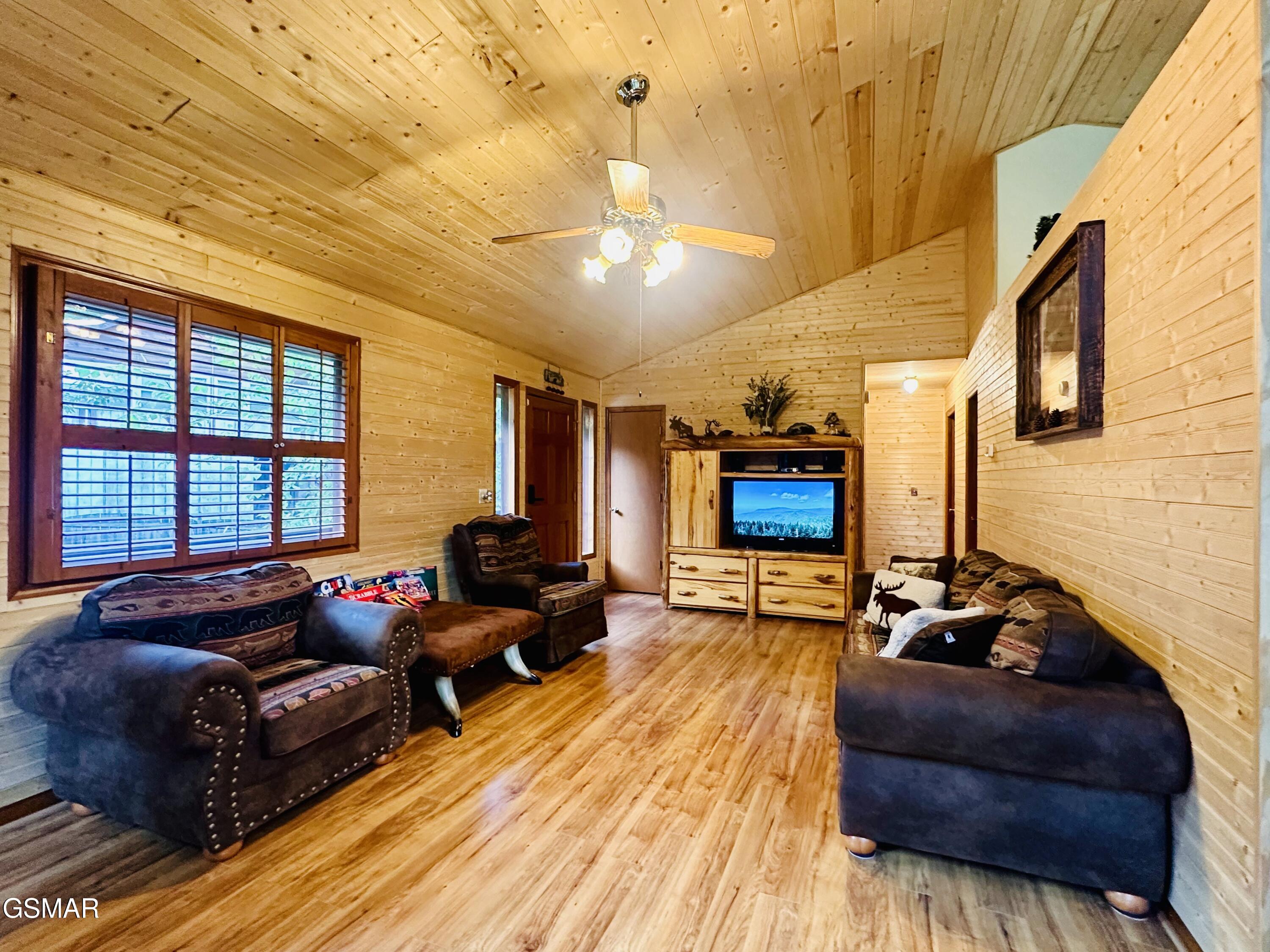 2255 Spence Mountain Loop Sevierville TN 37876