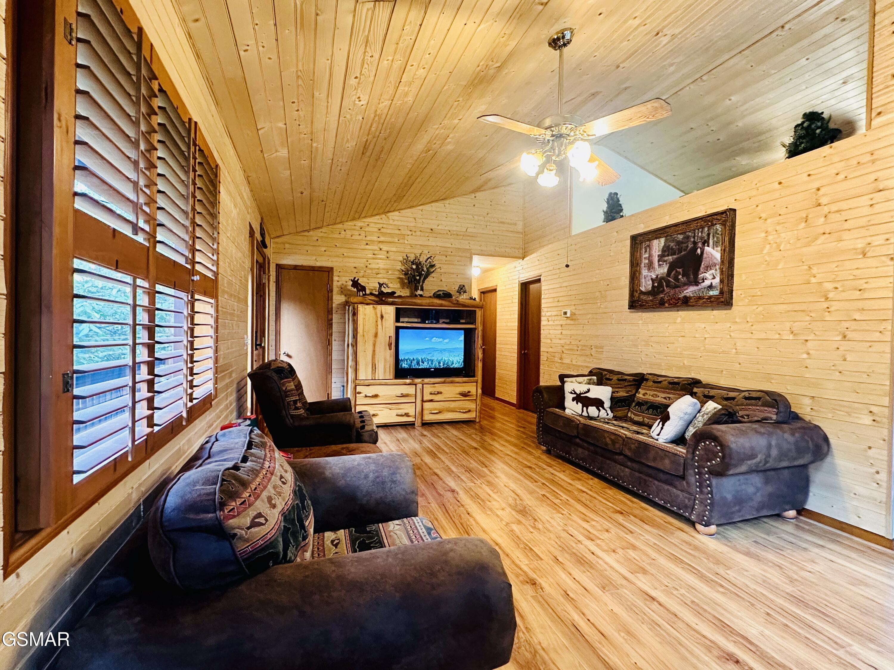 2255 Spence Mountain Loop Sevierville TN 37876