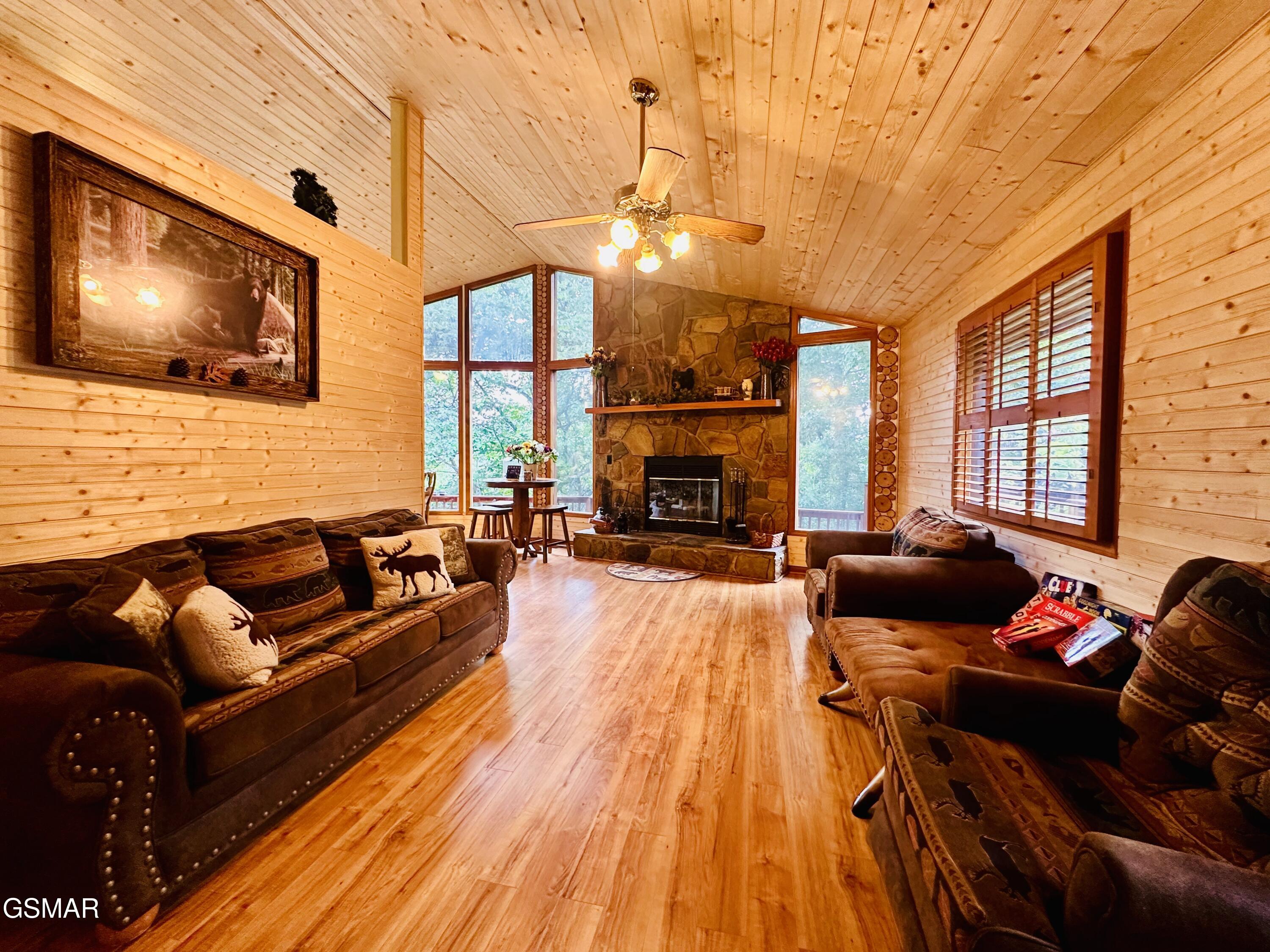 2255 Spence Mountain Loop Sevierville TN 37876