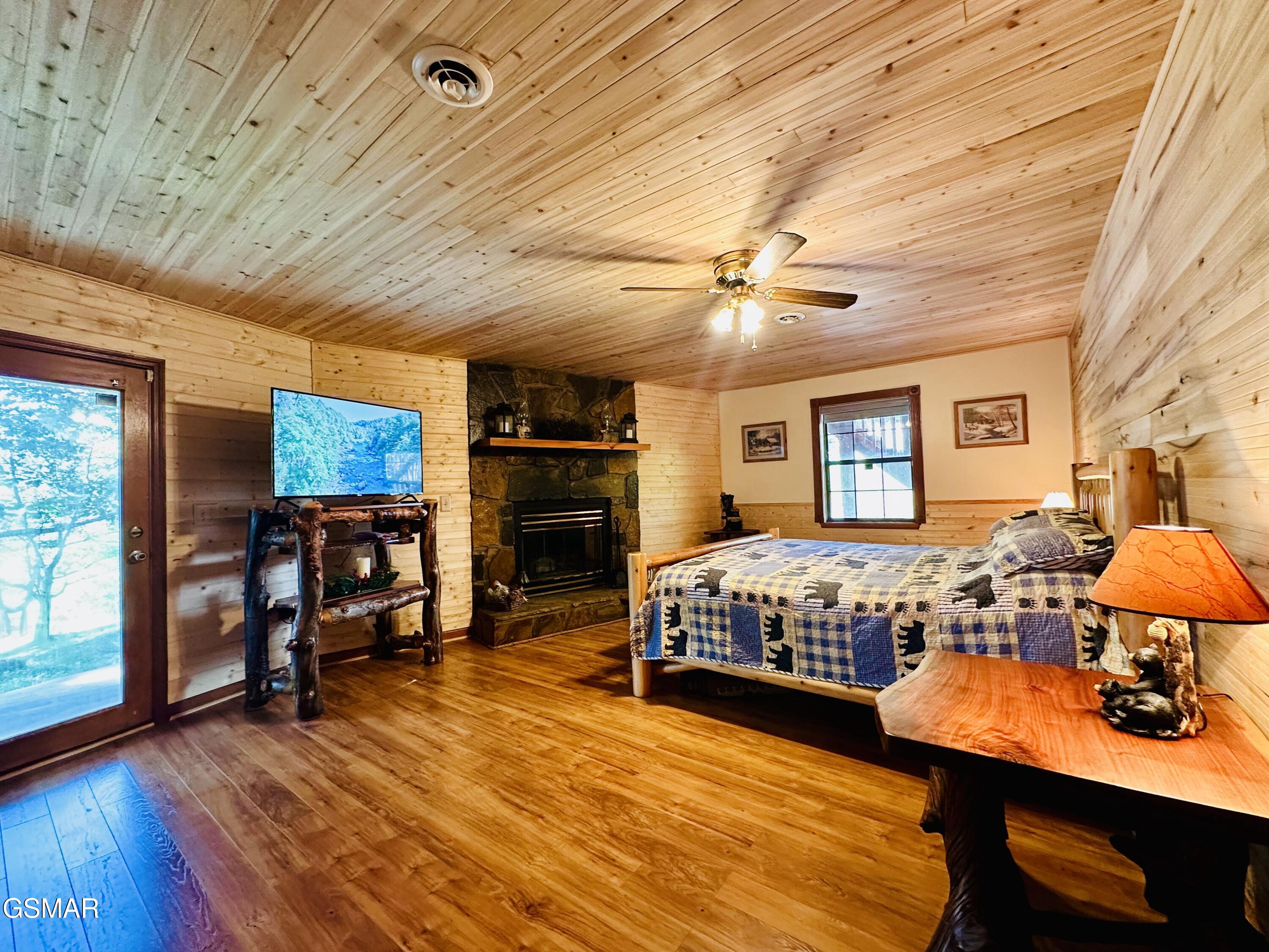 2255 Spence Mountain Loop Sevierville TN 37876