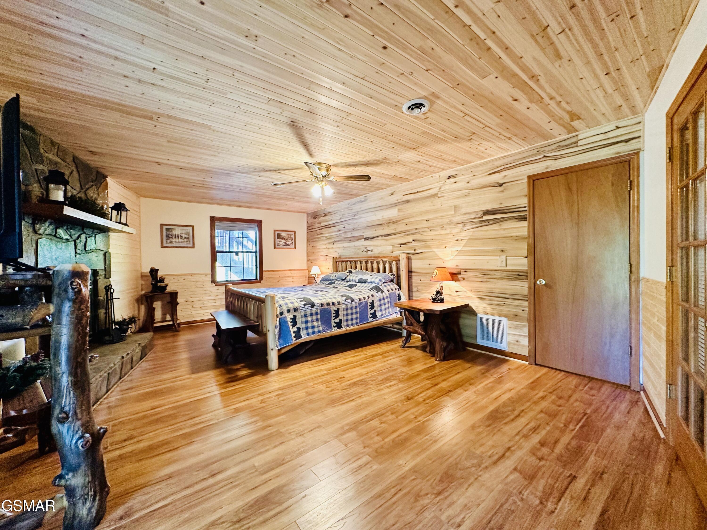 2255 Spence Mountain Loop Sevierville TN 37876