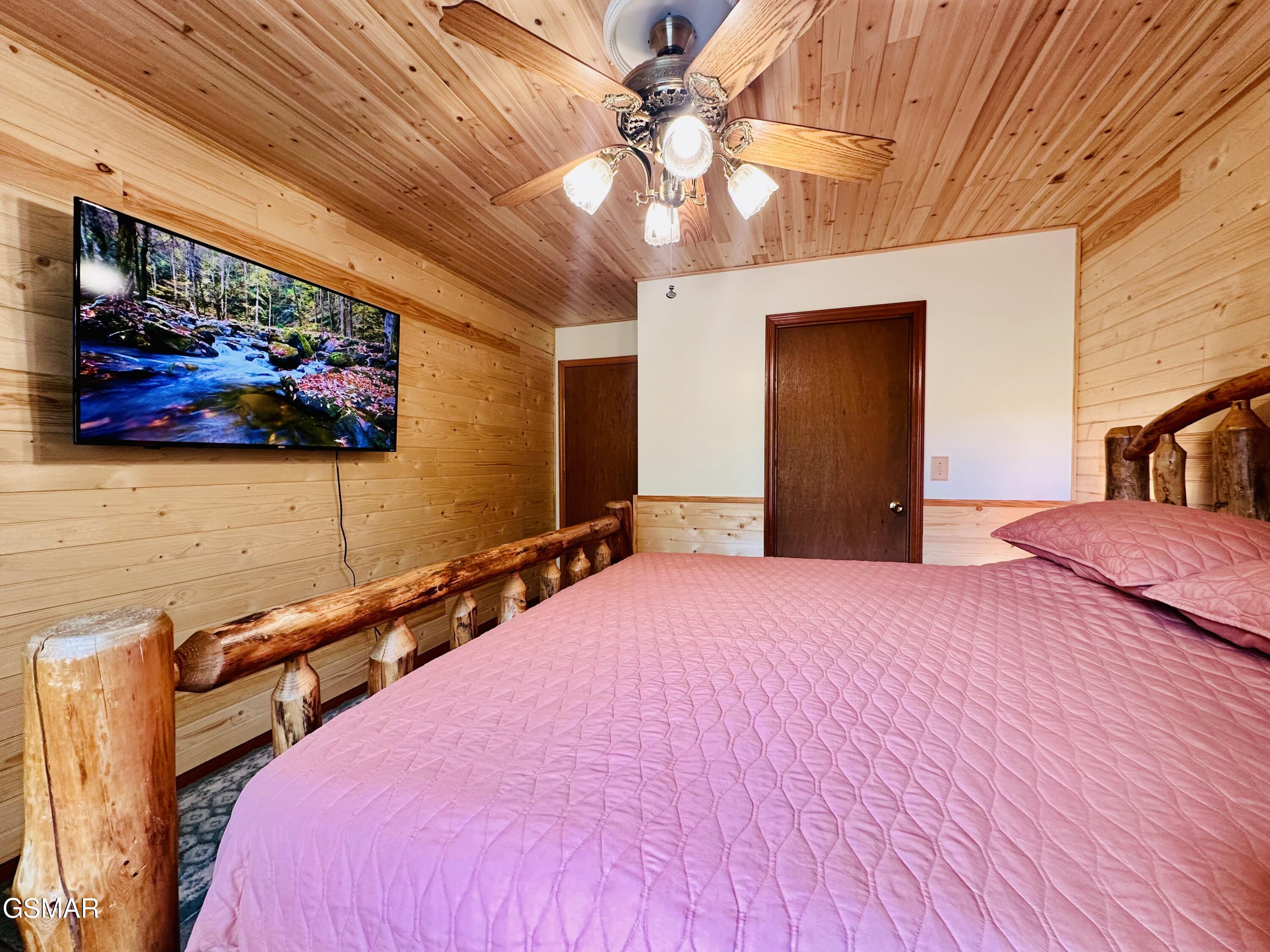 2255 Spence Mountain Loop Sevierville TN 37876