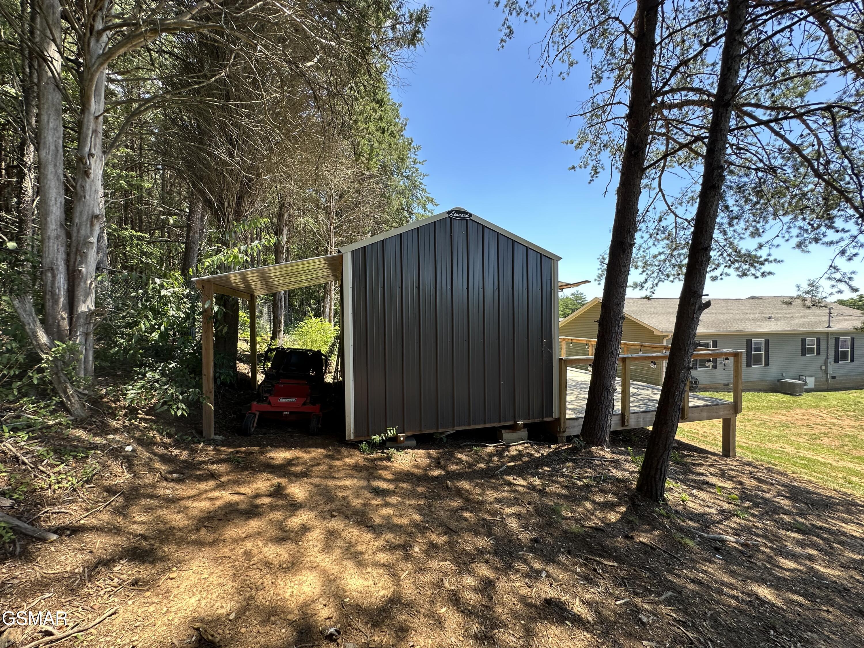 359 Garden Lane Dandridge TN 37725