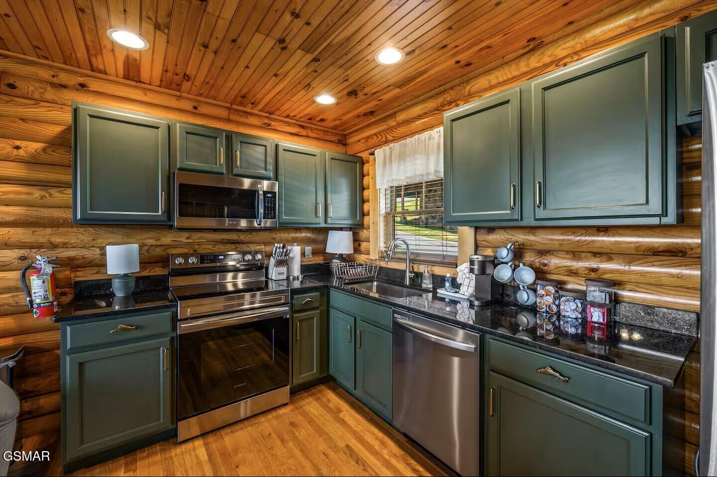 808 Peak Loop Way Sevierville TN 37862
