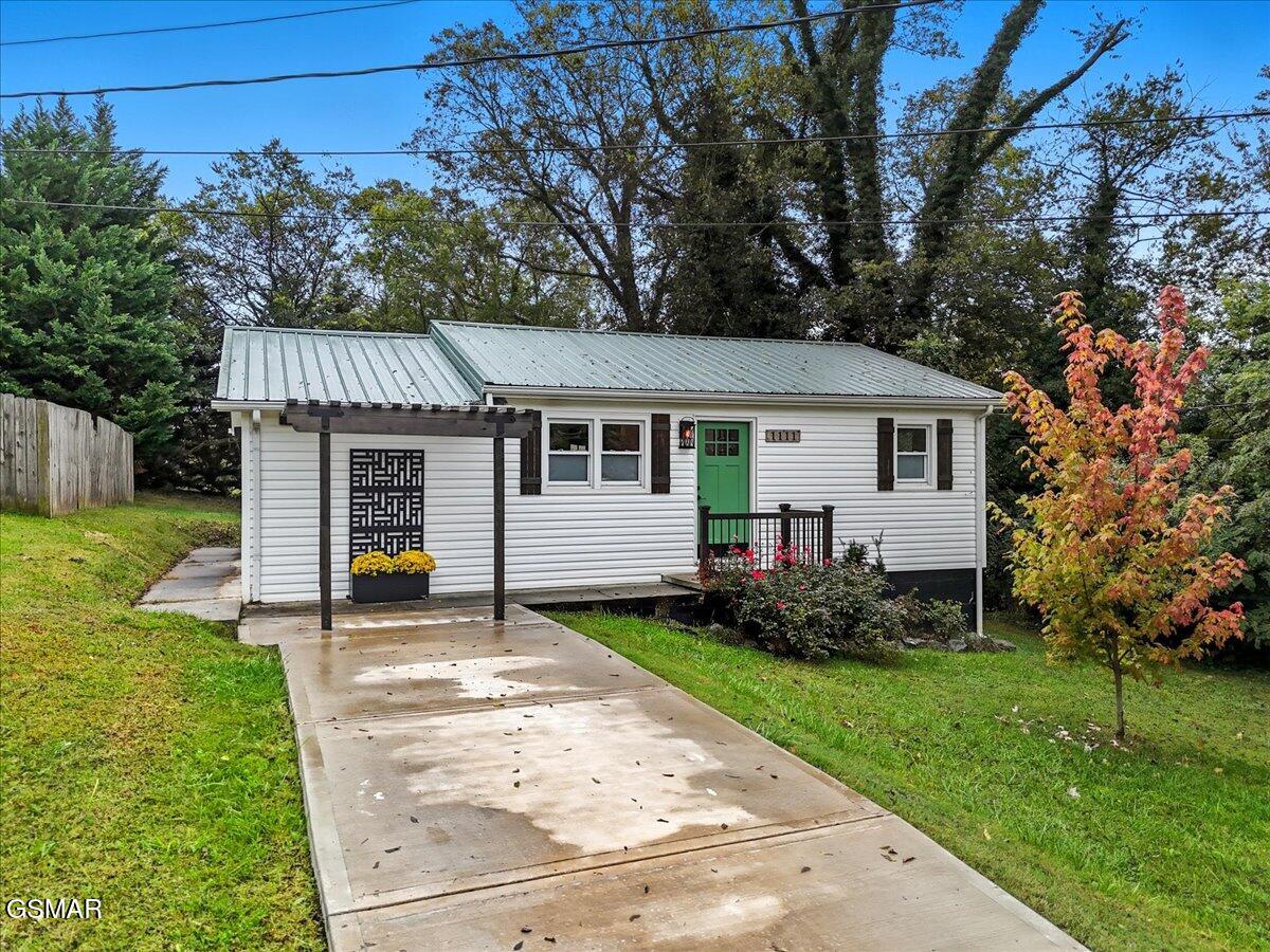 1111 Tinsley Lane Dandridge TN 37725
