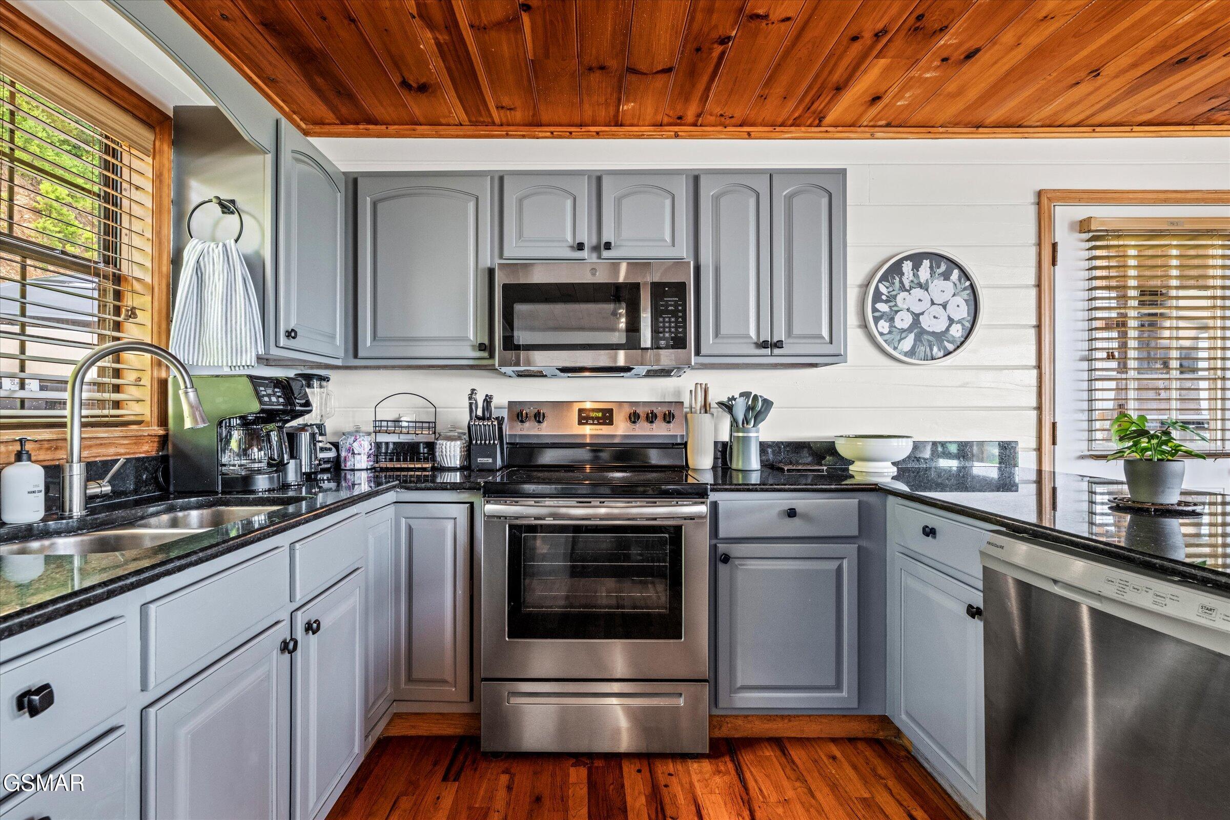 1578 Bears Den Way Sevierville TN 37862