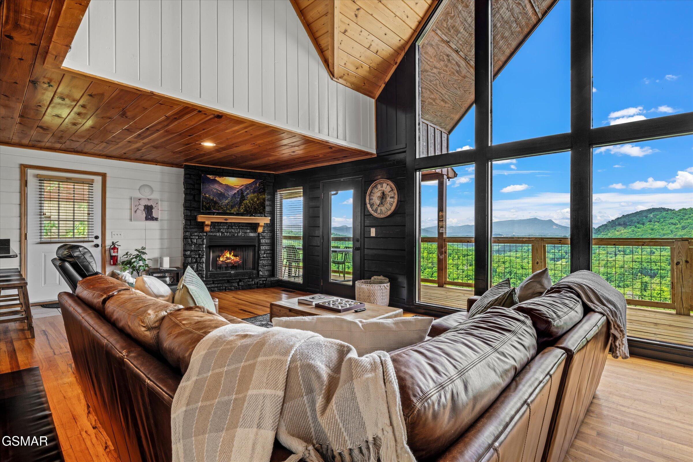 1578 Bears Den Way Sevierville TN 37862