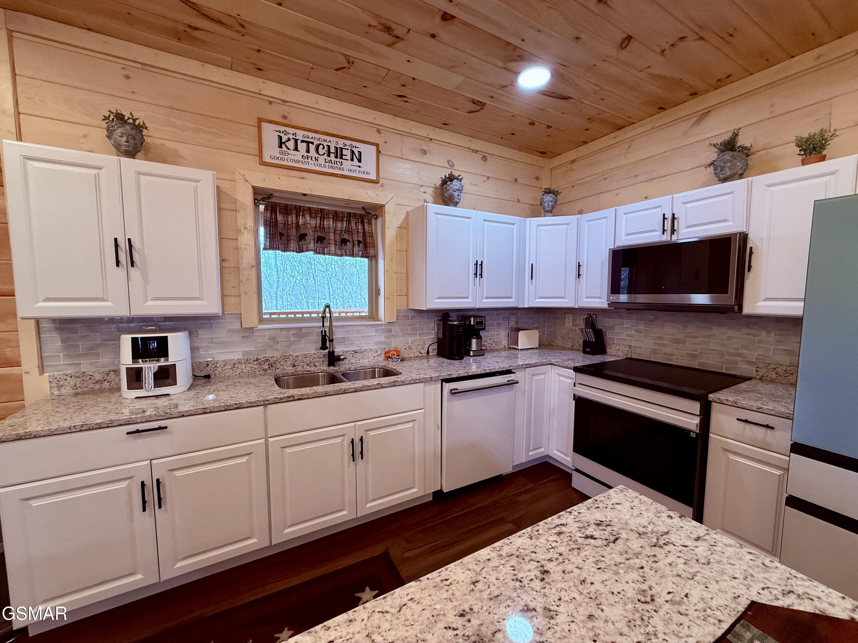 735 Timberlake Circle Sevierville TN 37876