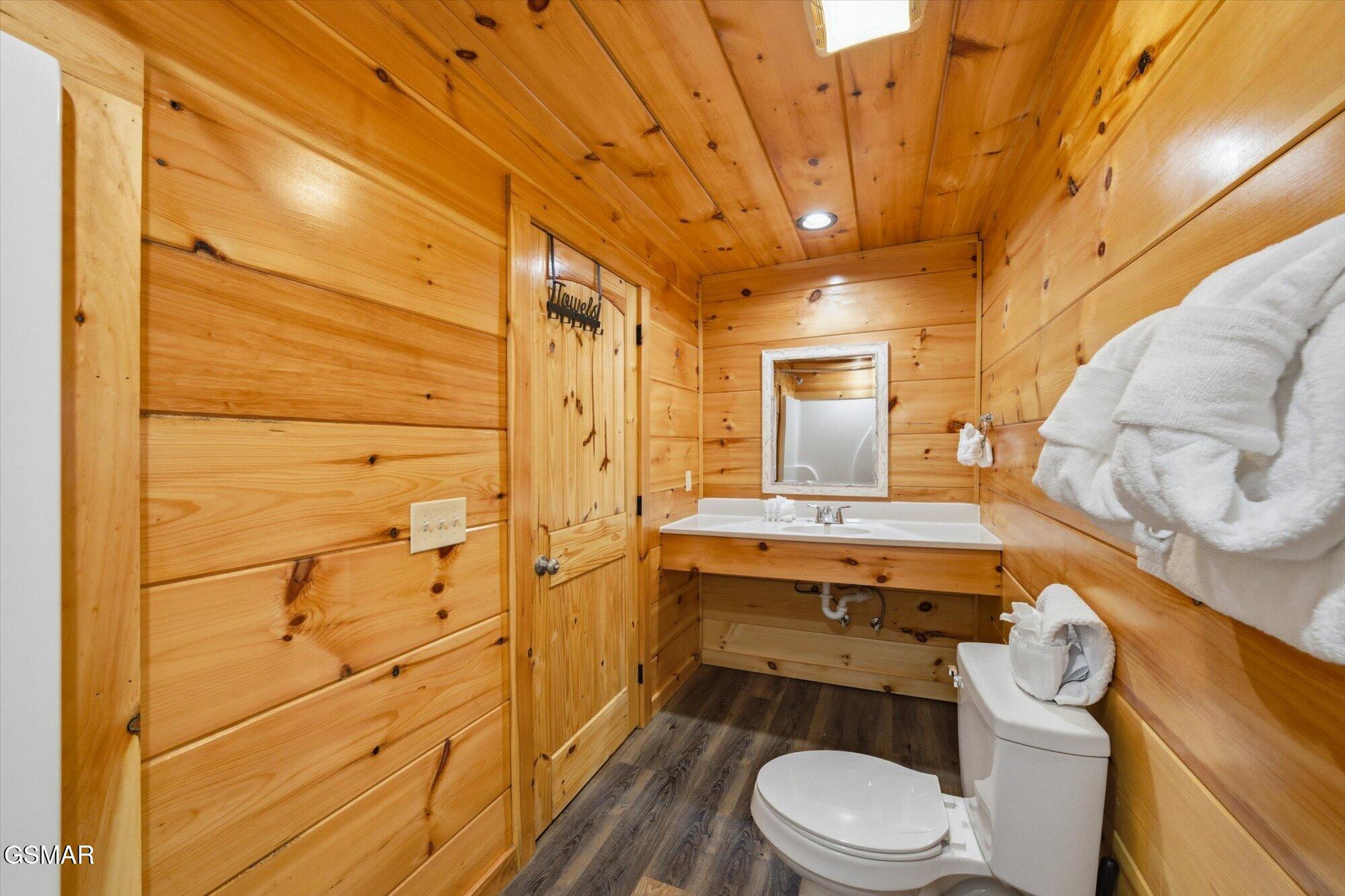 2933 Fiddlers Creek Way Pigeon Forge TN 37863