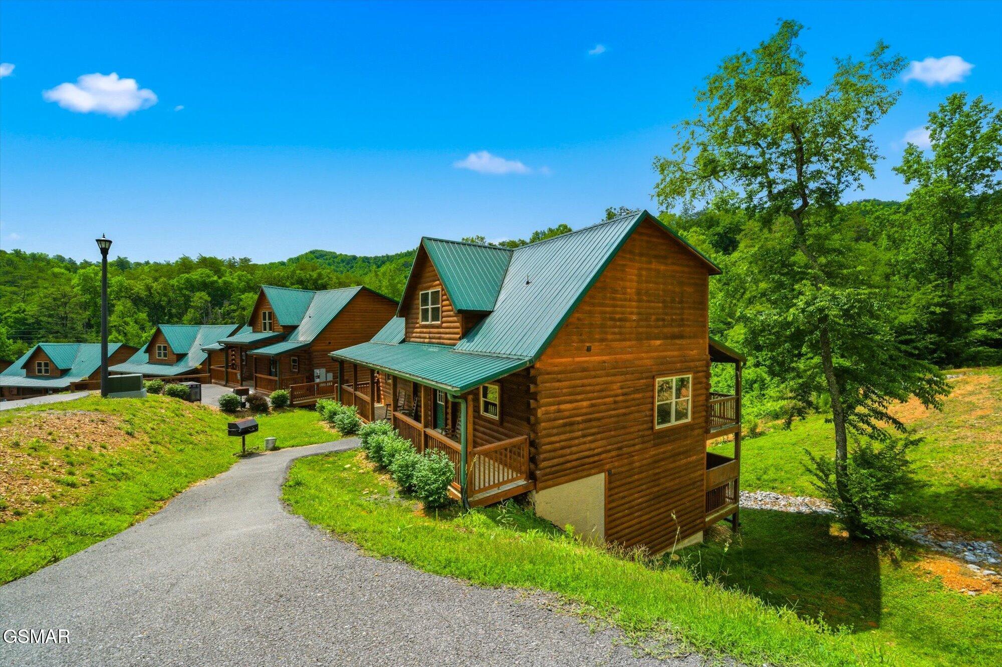 2933 Fiddlers Creek Way Pigeon Forge TN 37863