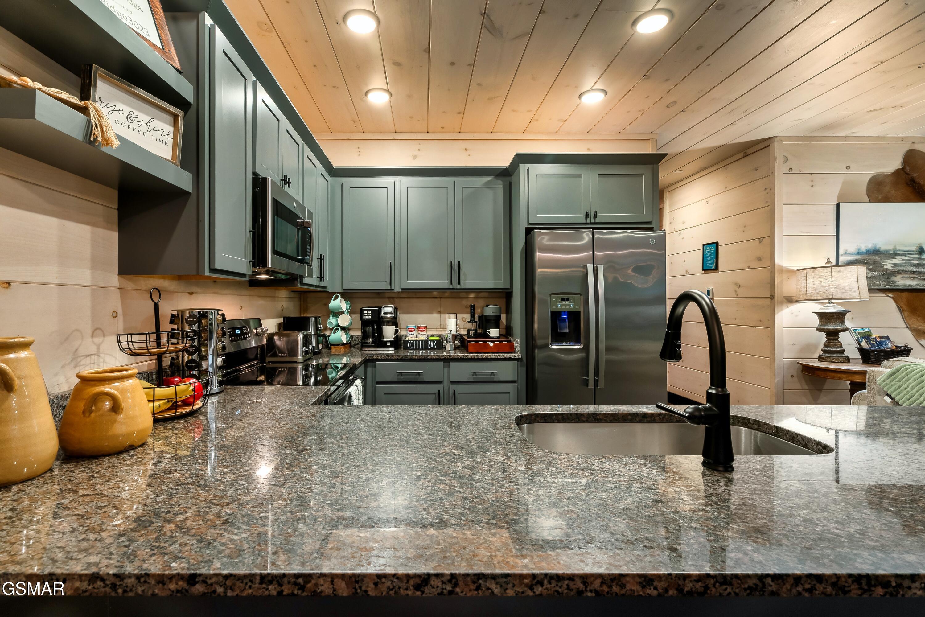 3023 Ridgetop Resort Way Pigeon Forge TN 37863