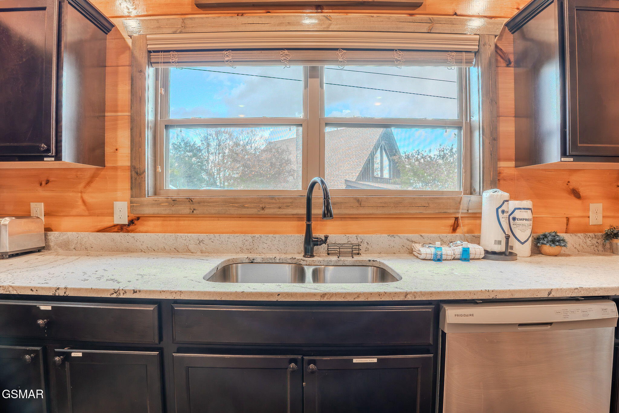 2043 Eagle Feather Drive Sevierville TN 37876