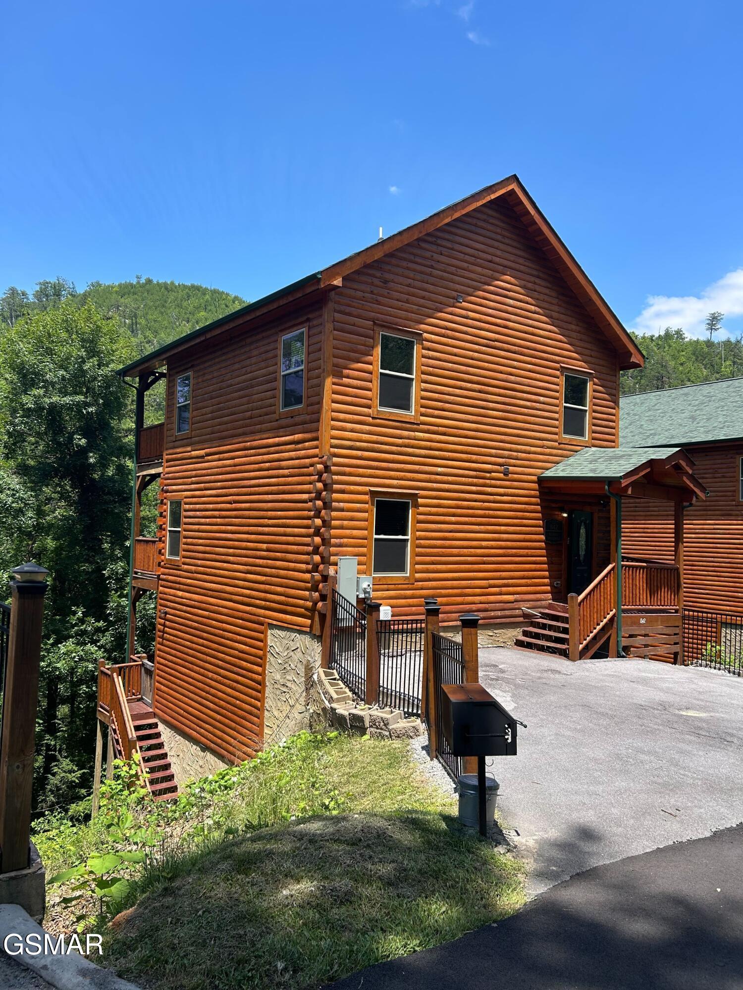 842 Black Bear Cub Way Sevierville TN 37862