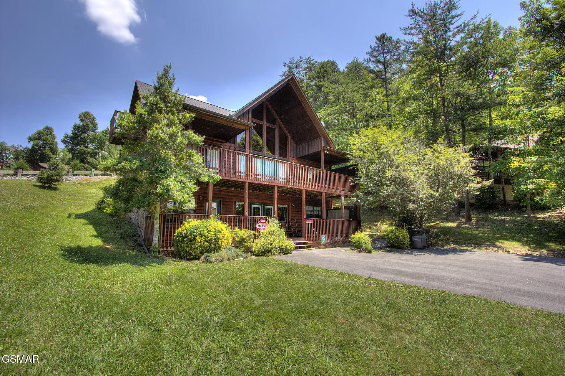 1504 Bears Den Way Sevierville TN 37862