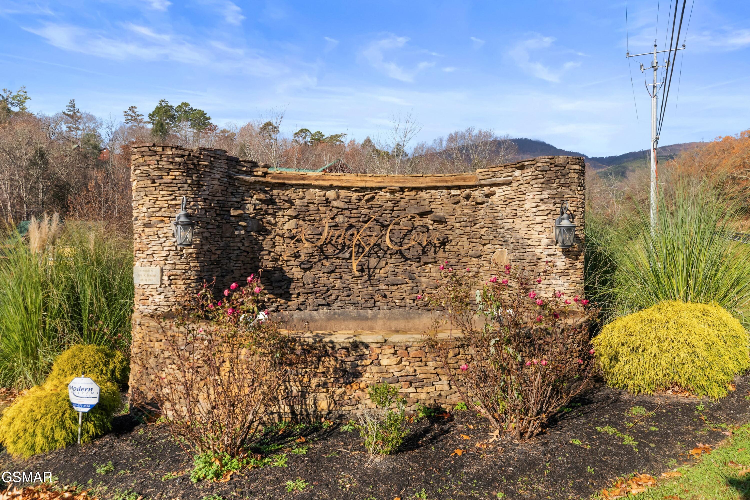 2232 Pinnacle Ridge Trail Sevierville TN 37876