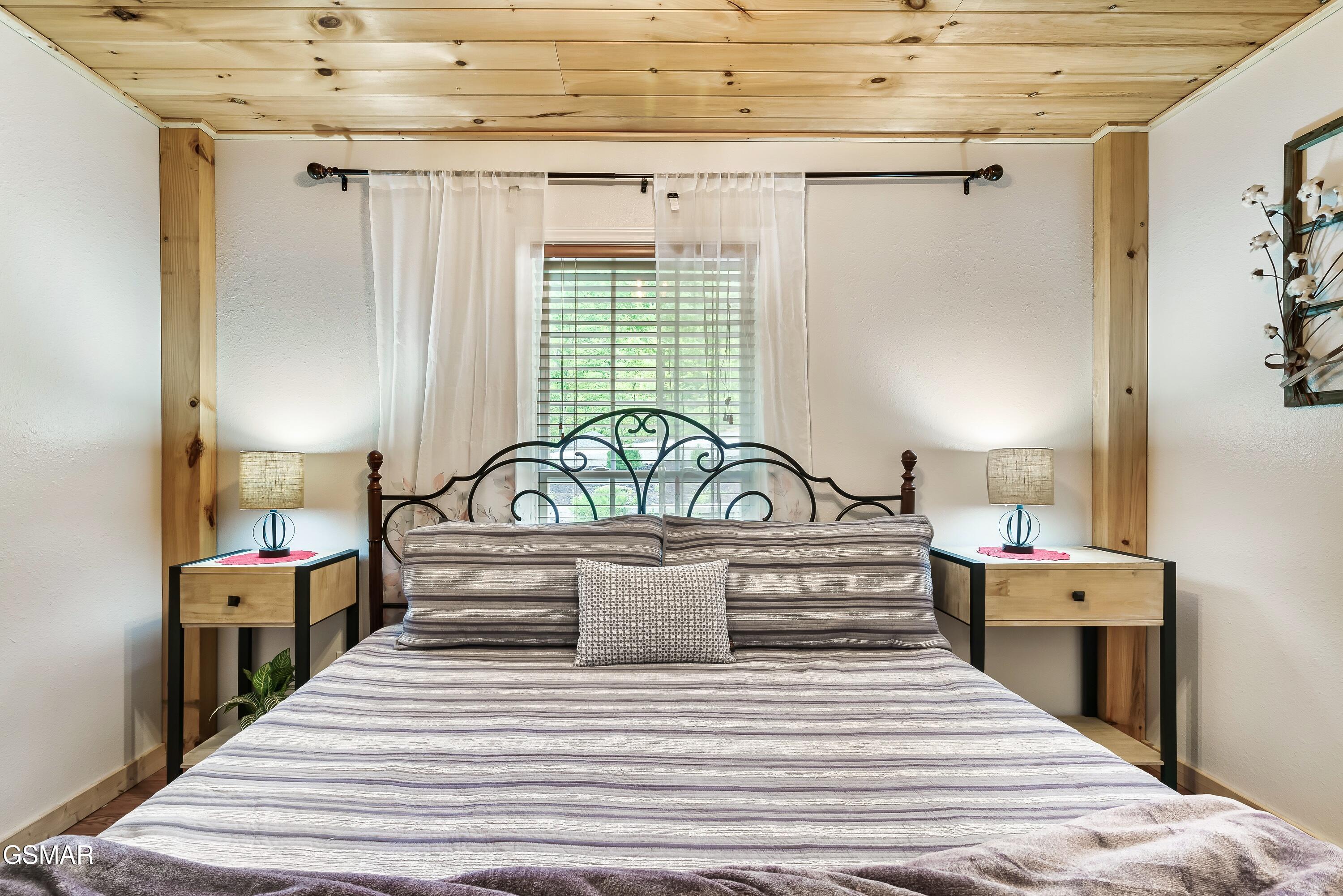 3230 Cove Creek Way Sevierville TN 37862