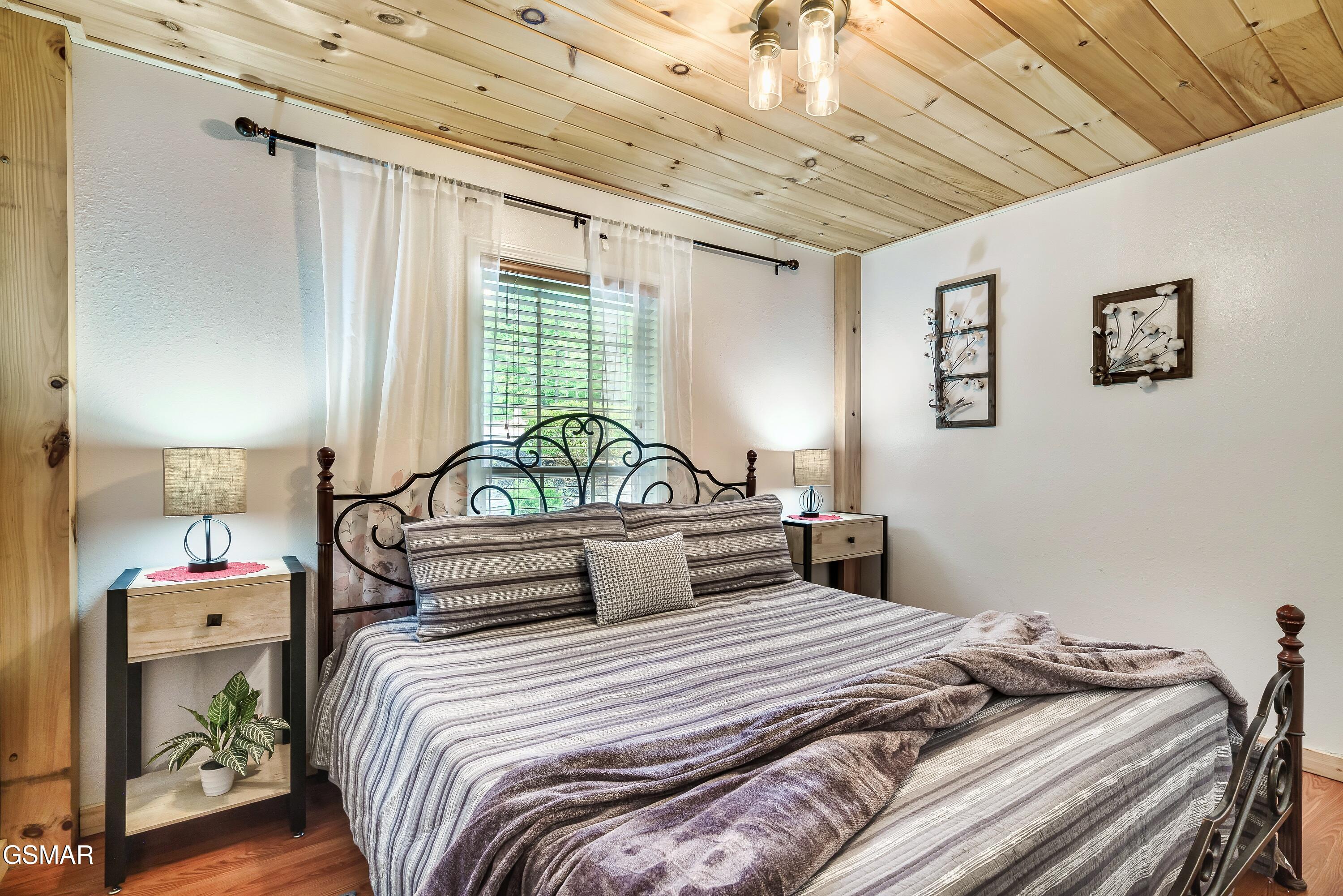 3230 Cove Creek Way Sevierville TN 37862