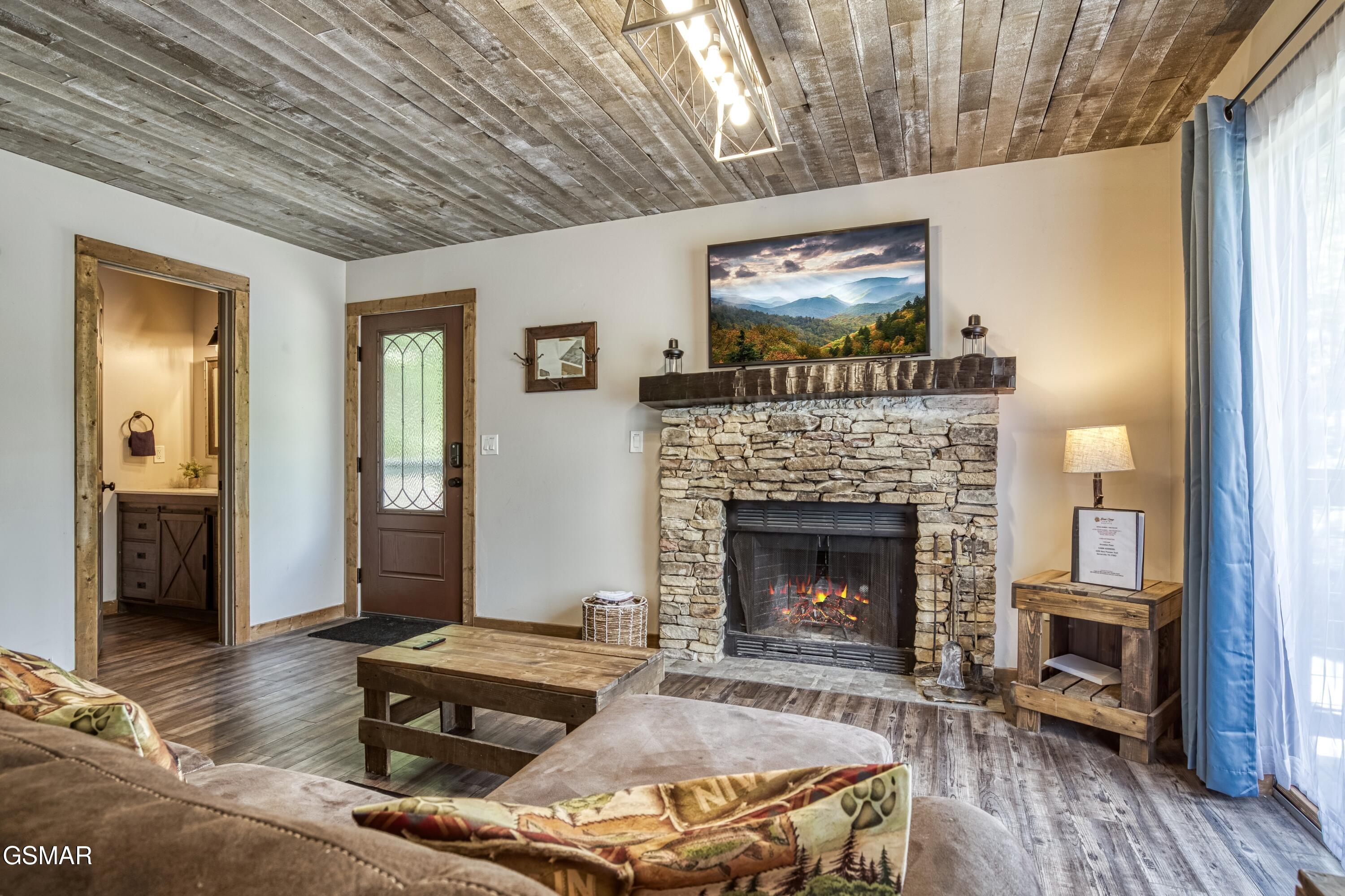 4256/4260 New Pioneer Trail Pigeon Forge TN 37863