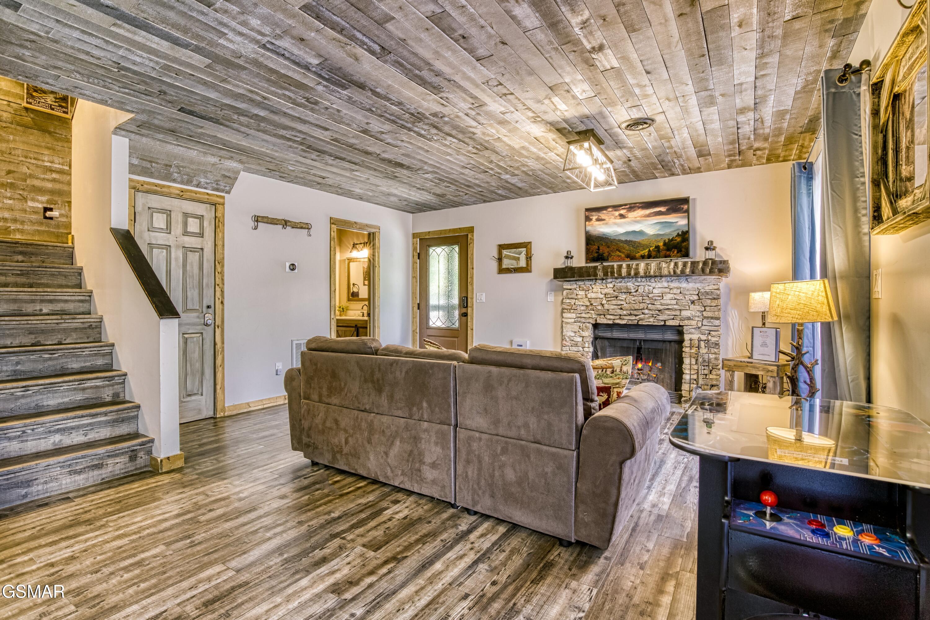 4256/4260 New Pioneer Trail Pigeon Forge TN 37863